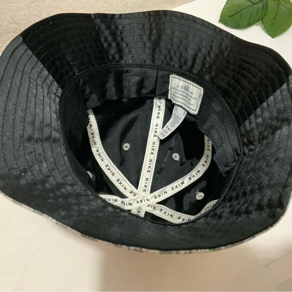 Women’s Nike Bucket Hat Cap Houndstooth Sherlock Holmes DJ5840-010 S/M - Picture 7 of 10